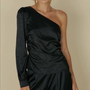 leopard one shoulder top